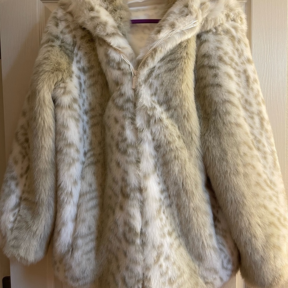 Westbound Women's Plush Teddy Jacket in Cream and Tan